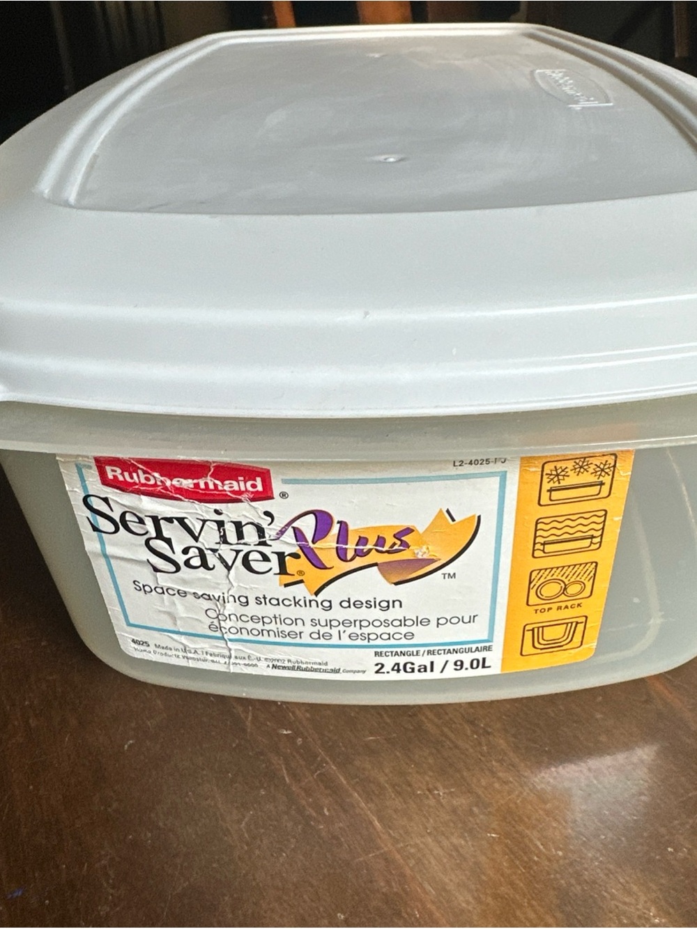 VTG Rubbermaid Servin Saver Plus 2.4 Gal Rectangle Space Saving Stacking